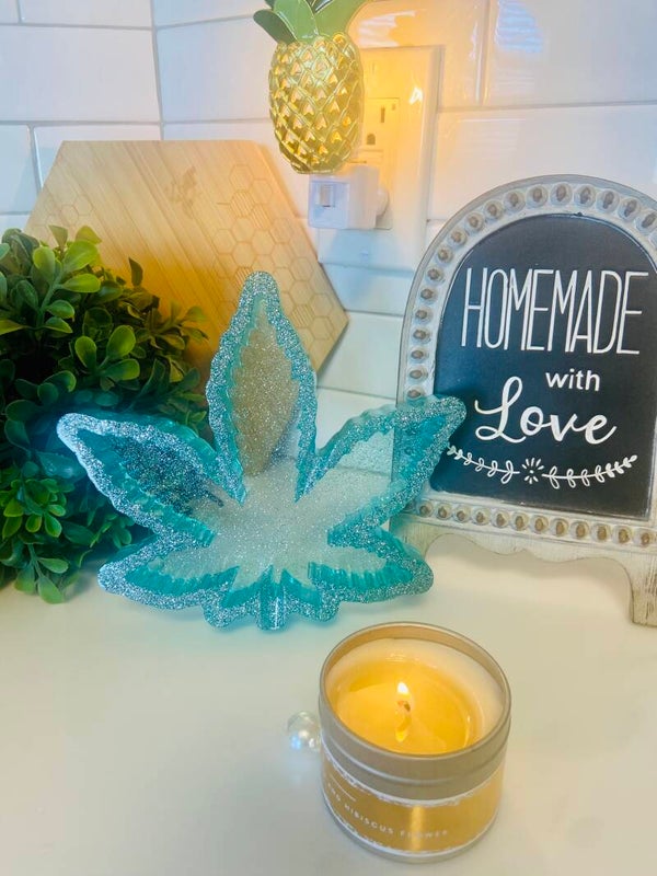 TEAL MAPLE/WEED LEAF ASHTRAY