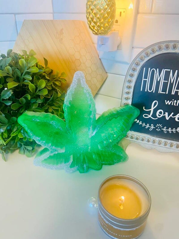 GREEN/WHITE GLITTER MAPLE/WEED LEAF ASHTRAY