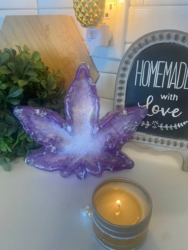 PURPLE CREAM MAPLE/WEED LEAF ASHTRAY