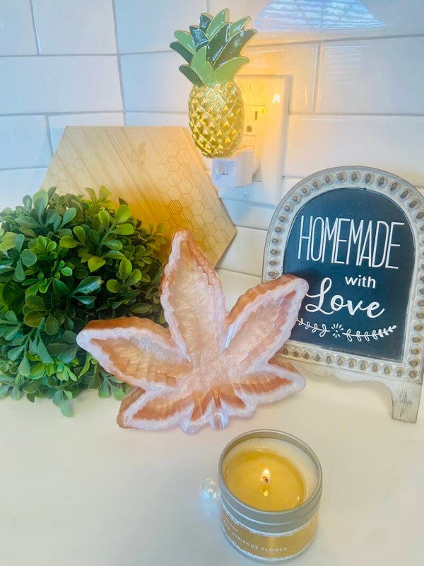 PEACH CREAM MAPLE/WEED LEAF ASHTRAY