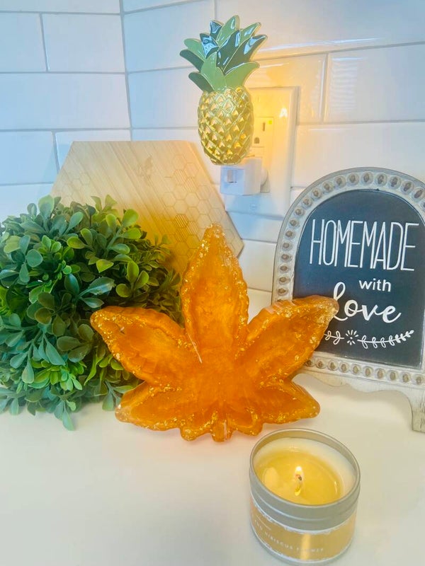 SUNKISSED ORANGE MAPLE/WEED LEAF ASHTRAY
