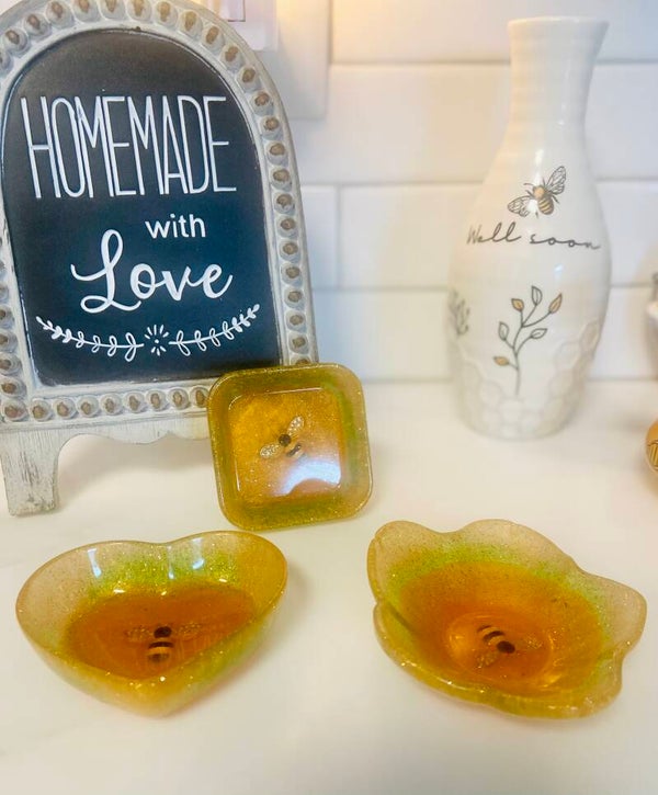 Set of 3 Bee design Ramekins