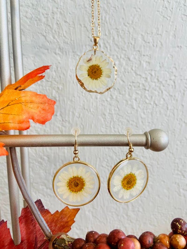 Pressed Daisy Earrings w/matching Necklace