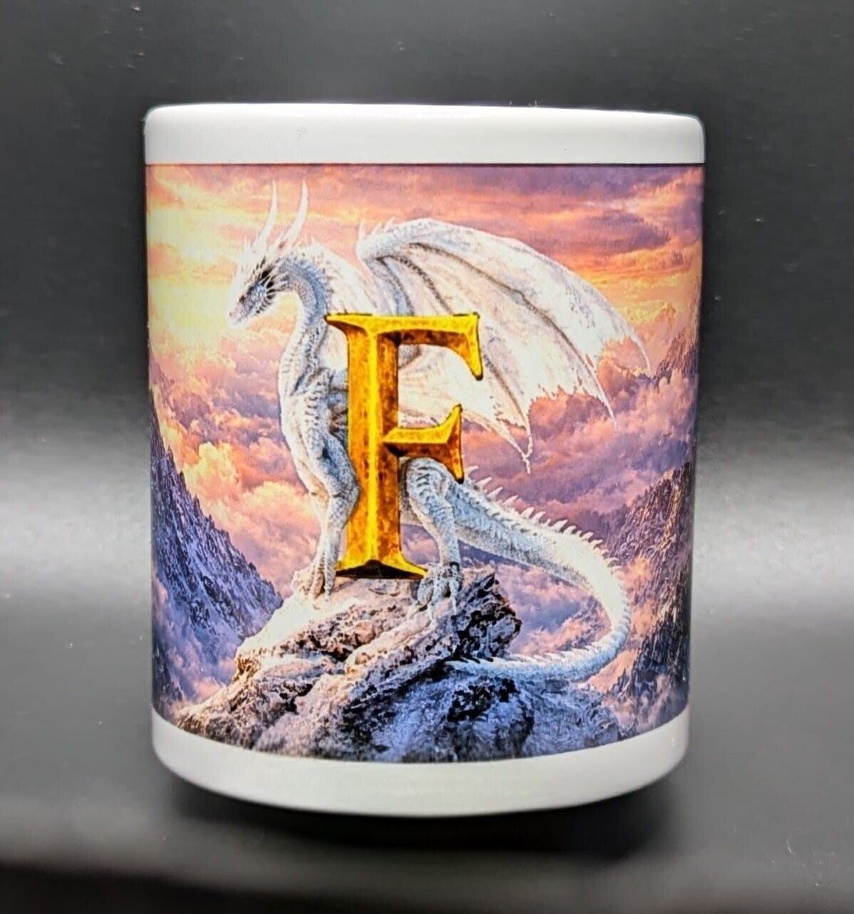 Mug  dragon lettre F