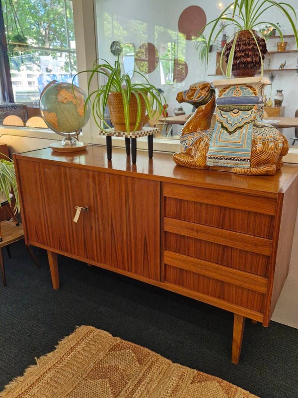 Vintage dressoir met lades teak fineer 70s