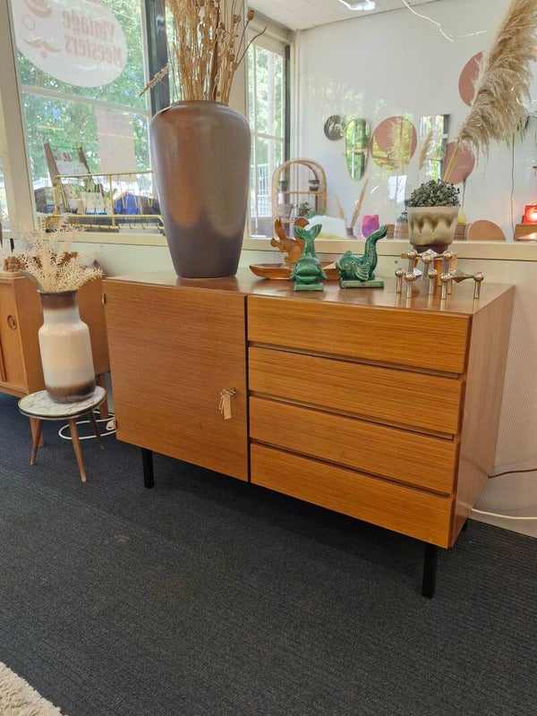 Vintage dressoir / kast teak zwarte pootjes