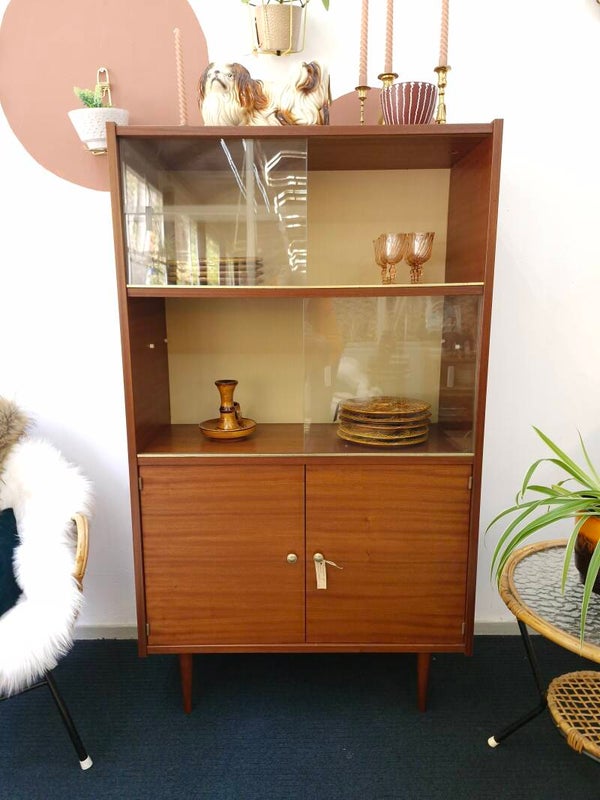 Vintage vitrinekast met glazen schuifruitjes