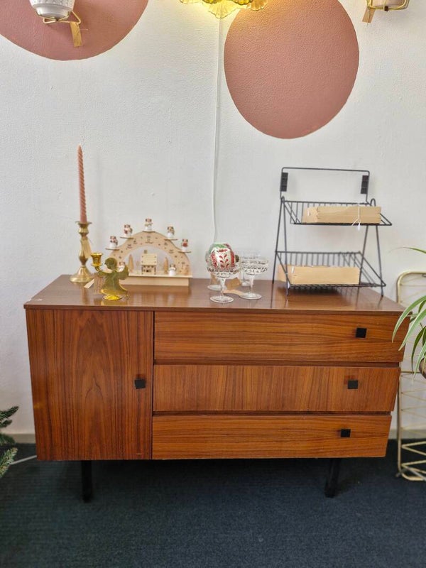 Vintage kastje / klepkastje zwarte greepjes en pootjes