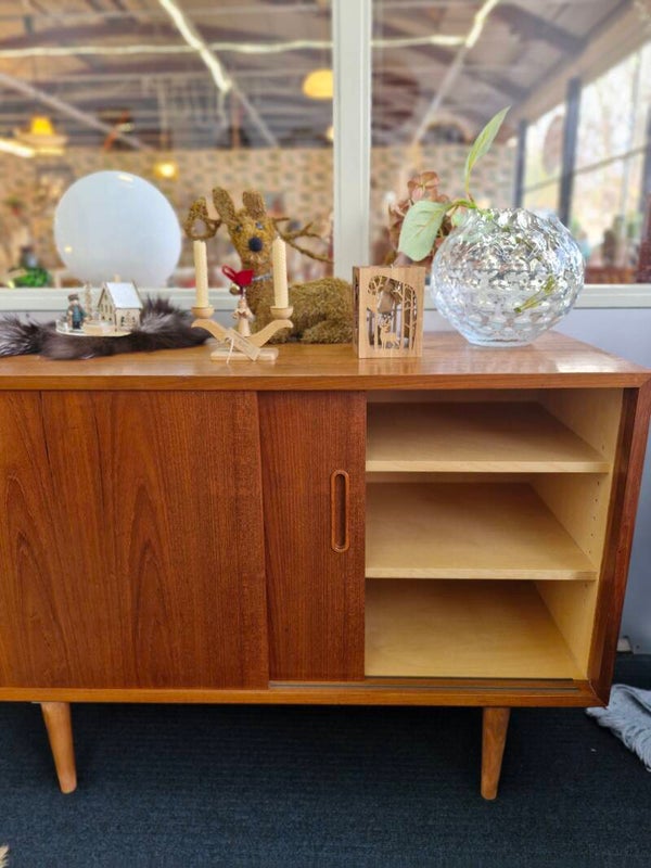 Vintage kast / dressoir met lade en schuifdeurtjes