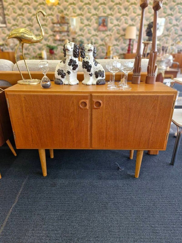 Vintage kastje ronde pootjes ronde houten greep