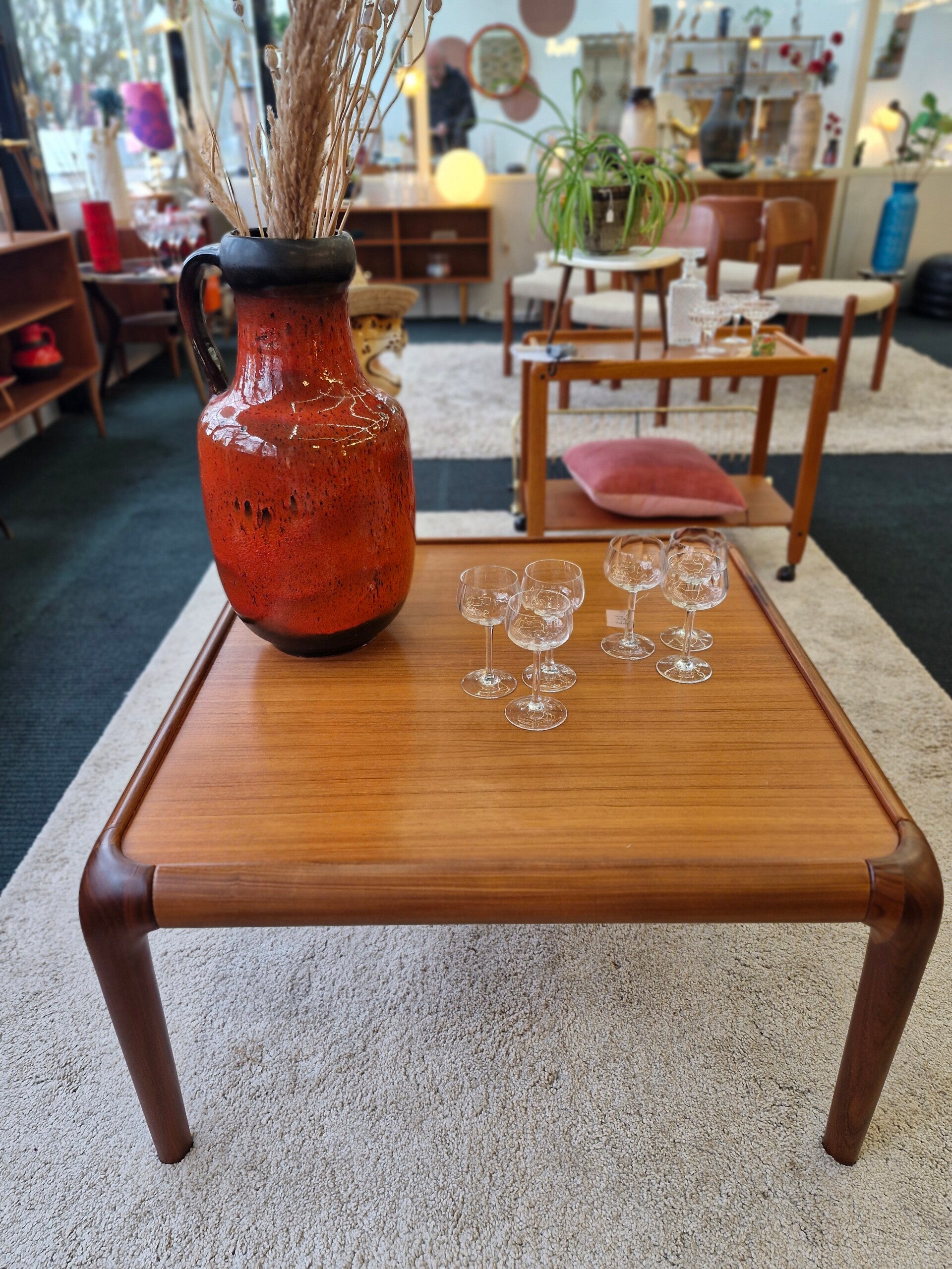 Vintage Deens design salontafel ronde hoeken