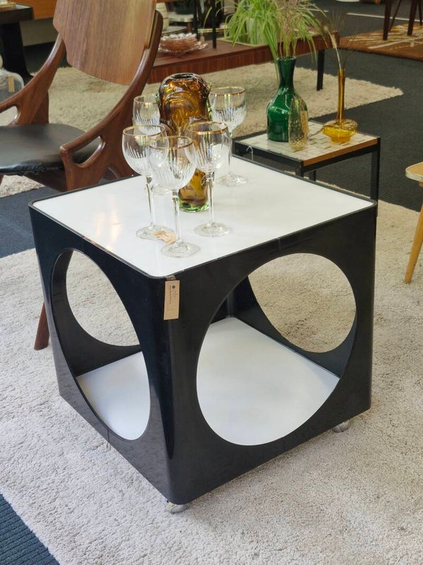 Vintage kubus bar tafel / sidetable op wieltjes 70s