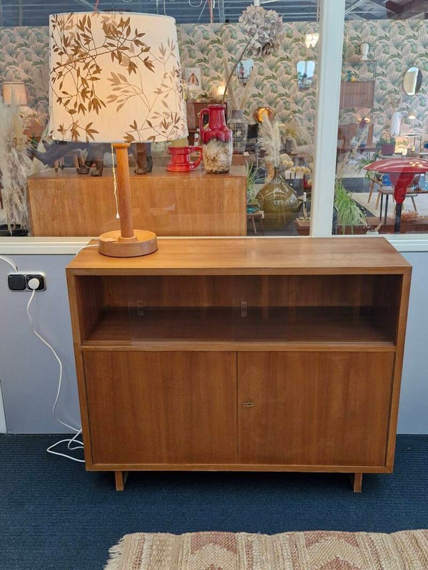 Mooie vintage kast met glazen schuifdeurtjes