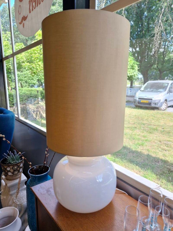 Grote Vintage Tafellamp | Mid-Century Opaalglas & Linnen