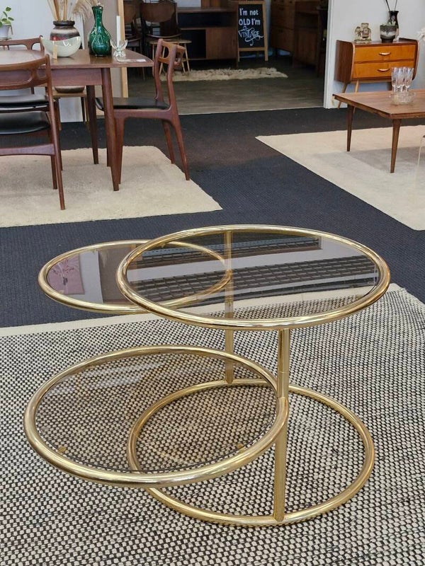 Vintage swivel salontafel messing & rookglas jaren 70