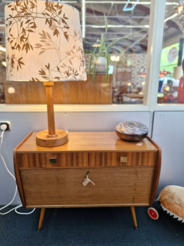 Vintage kastje met lades en klepdeur – jaren 60/70