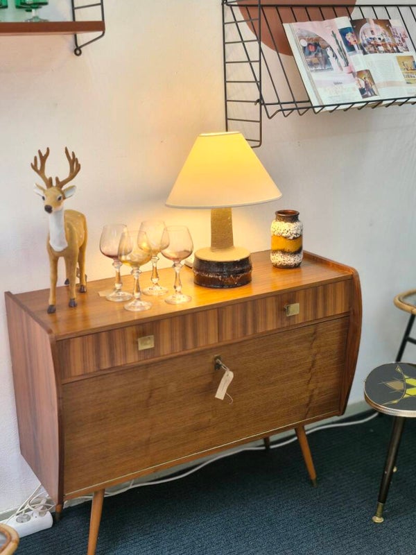 Vintage kastje met twee lades en klepdeurtje 70s