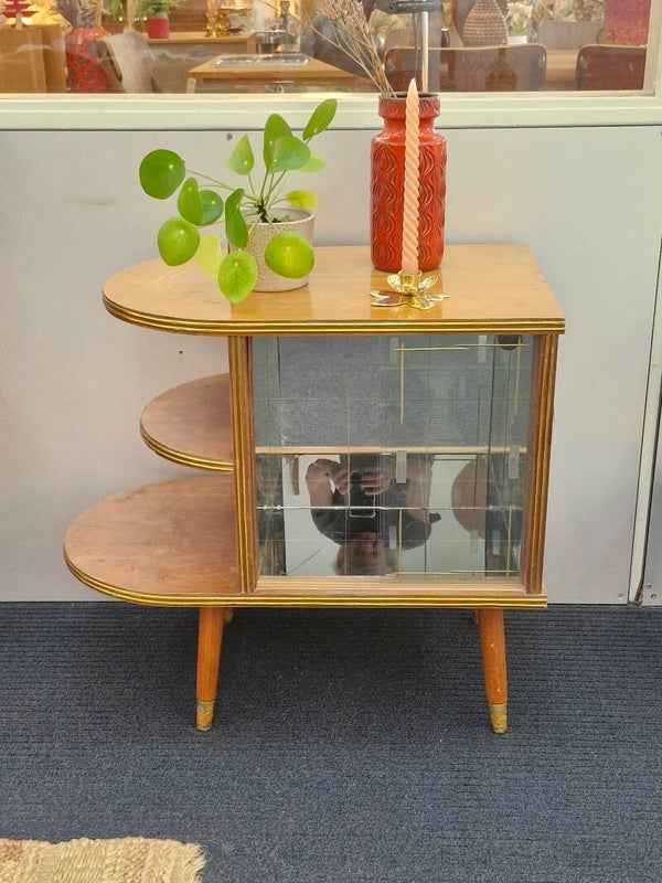 Leuk vintage kastje met glas (opknapper)