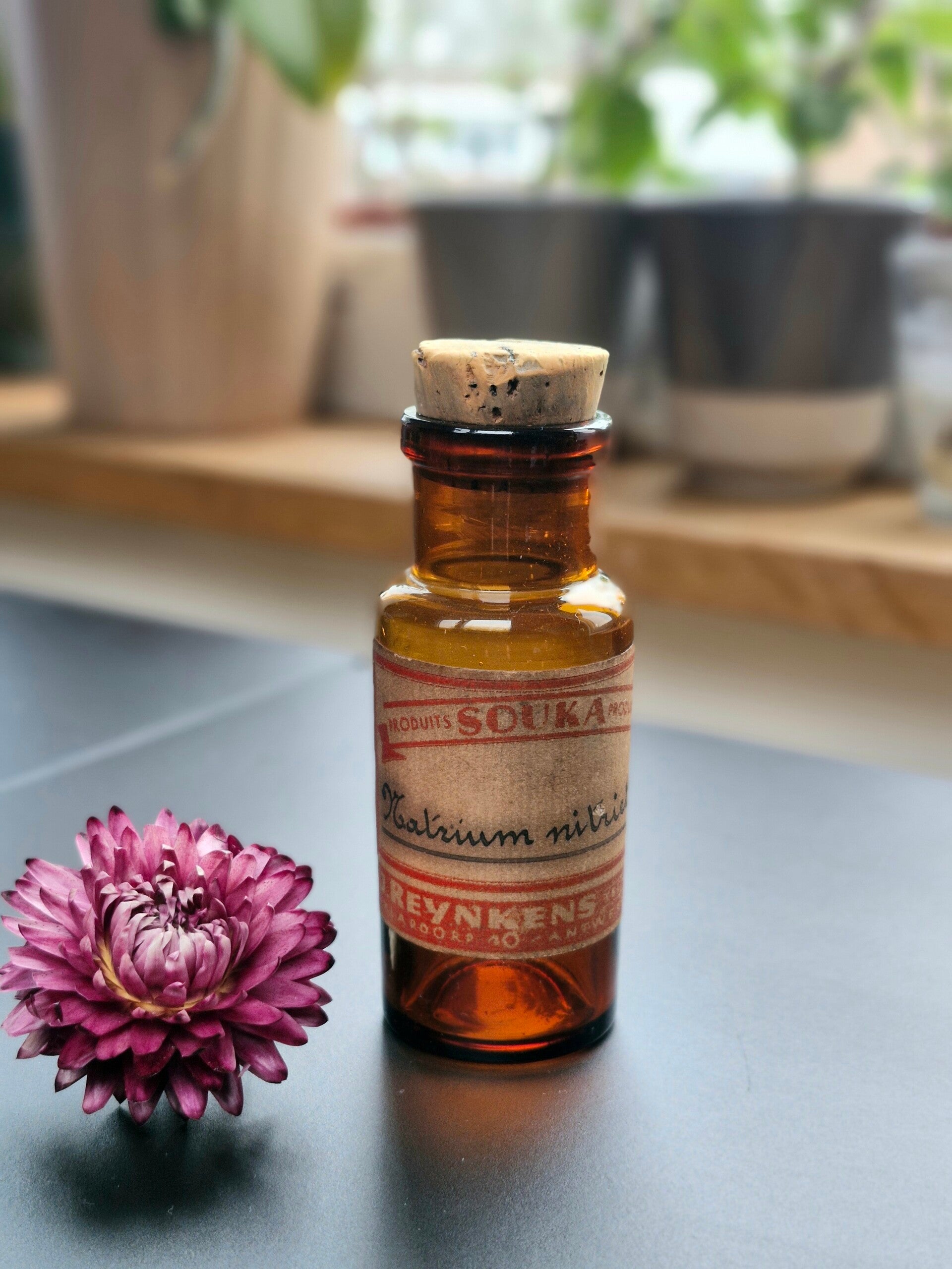 Antiek apotheek  fles, natriumnitraat