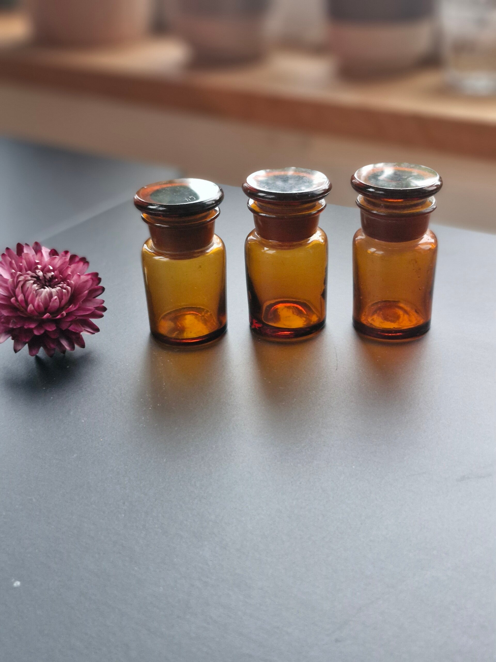 3 kleine apotheek flesjes