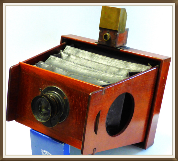 CHAMBRE PHOTOGRAPHIQUE A JOUES 13x18cm AVEC OBTURATEUR OBJECTIF LAITON 1900's SHEW 1328
