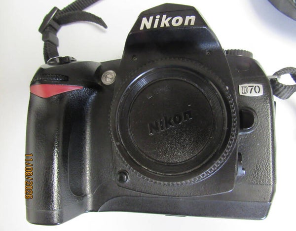 NIKON DIGITAL D70 REFLEX AUTOFOCUS BATTERIES + CHARGEUR