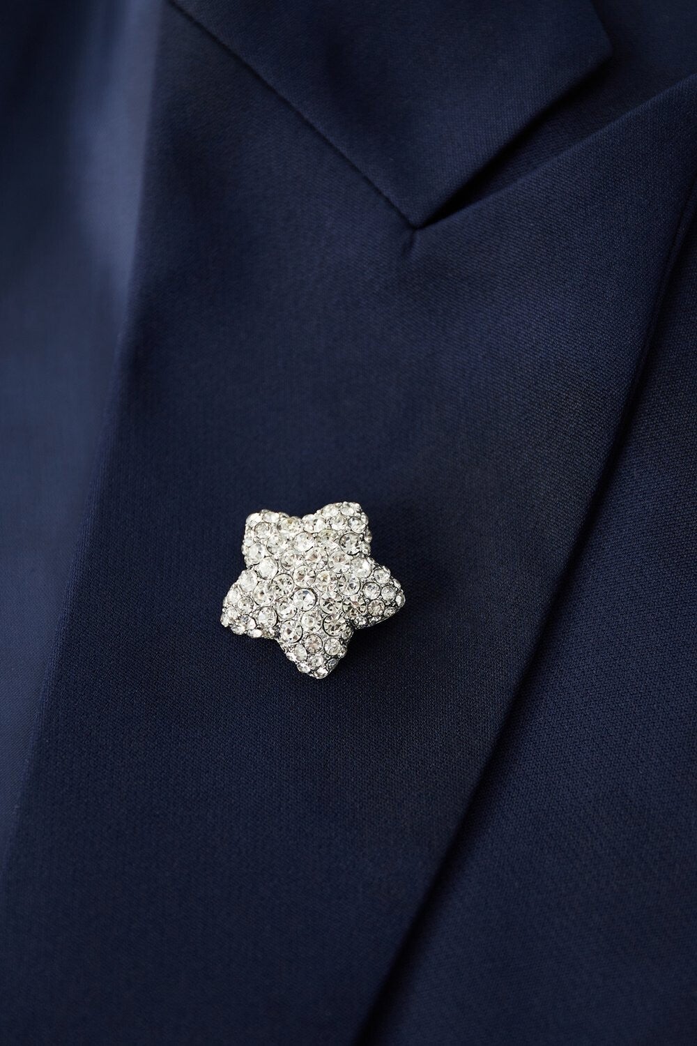 Yehwang floral broche