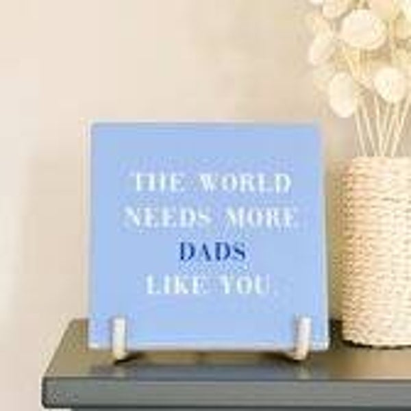 Tegeltje Keramiek The World Needs More Dads Like You Blauw Cadeautegel