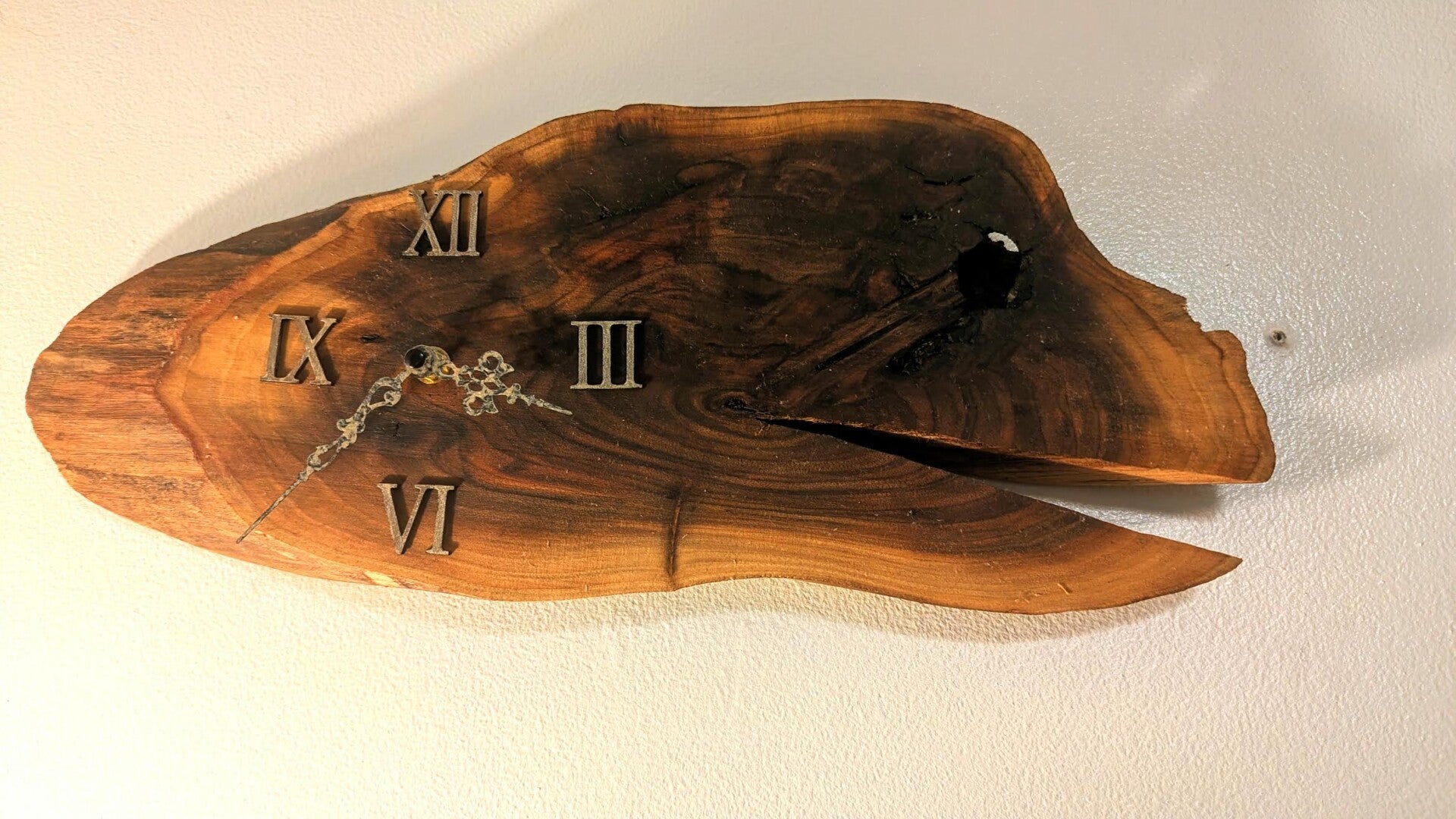 Live Edge Clock