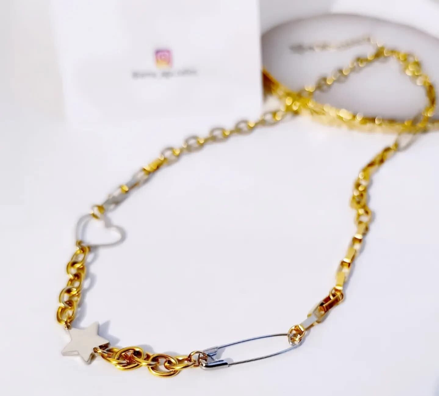 Gargantilla diferent