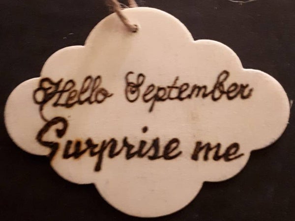 Kadolabel Hello September surprise me