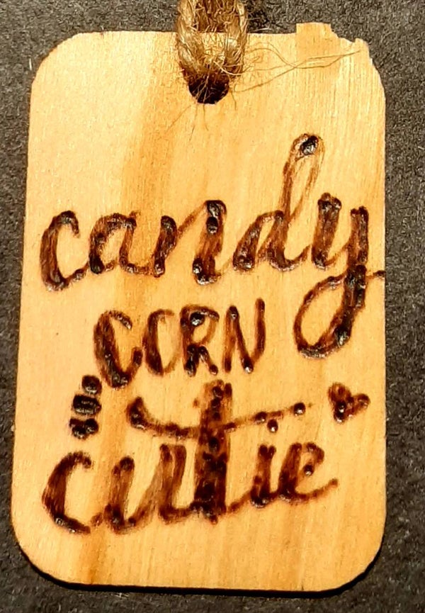 Kadolabel Candy corn cutie 