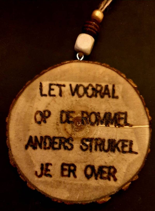 Wandbordje Let vooral op de rommel...