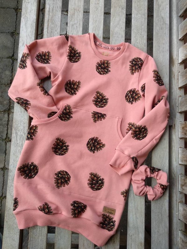 sweaterdress dennenappels