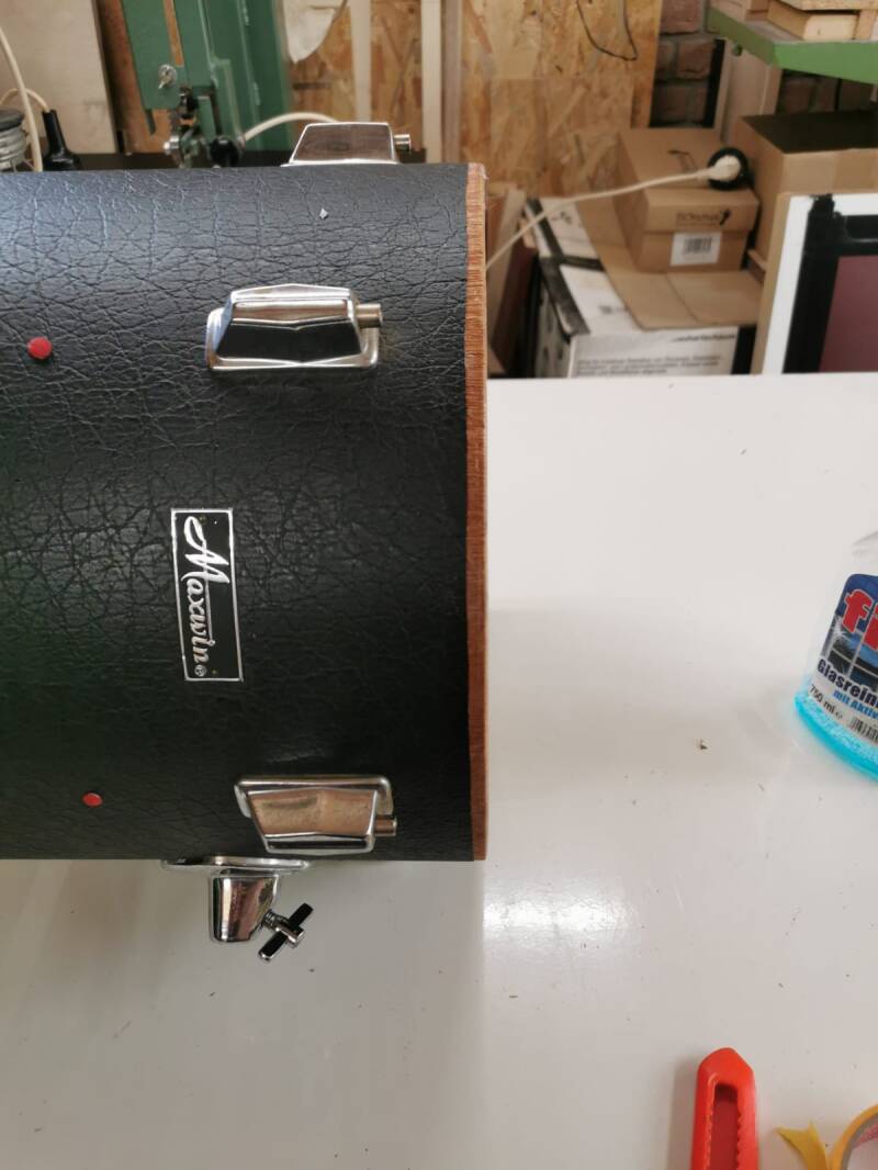 Bei genauem hinsehen (Zoom) sieht man, wie spröde und knochentrocken die alten Gratungskanten sind. Sie weisen teilweise schon diverse Ausbrüche auf...