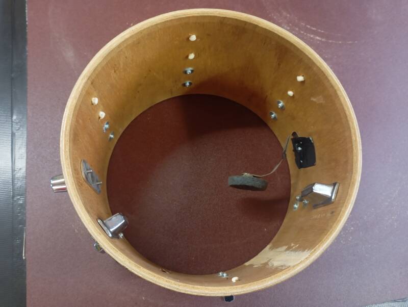 Das Garantiert eine satte Fellauflage und ein hervorragendes Resonanzverhalten des Kessels...