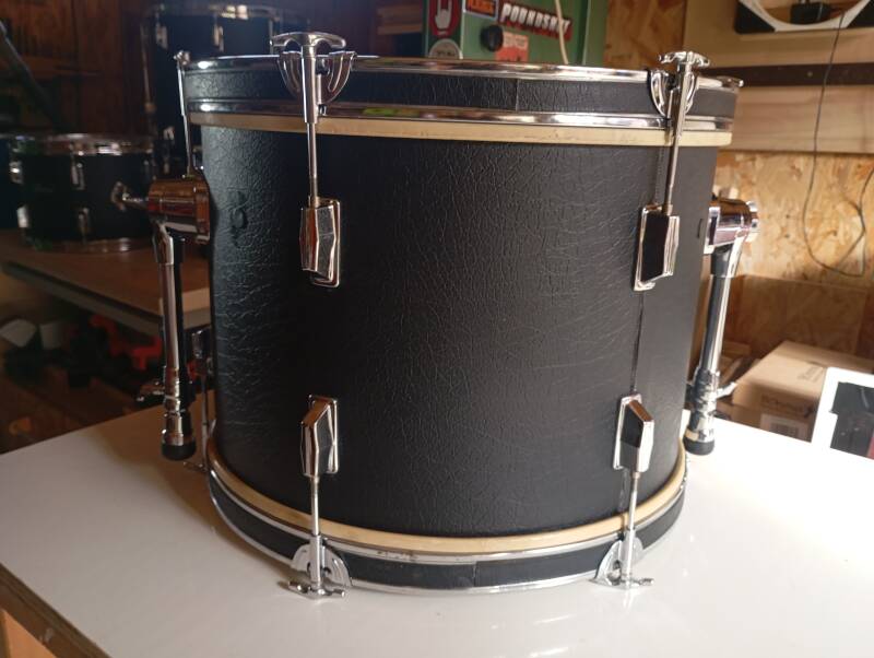 Die Bass Drum von der Seite...