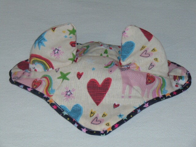 Bonnet Hobby Horse ( arc en ciel, cheval et coeur)