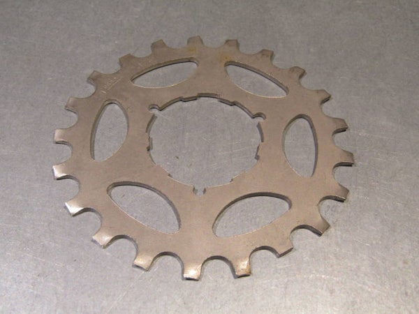 ..SHIMANO 600EX 21t ( W ) CUT UNIGLIDE CASSETTE Cog NOS! BXC00D20 6066 RK07