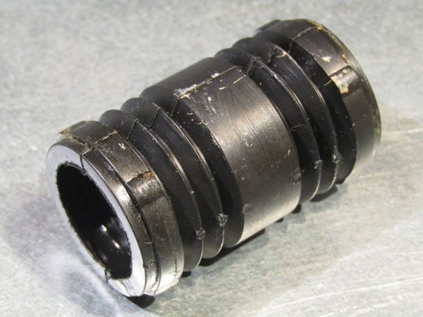 ..REG BOTTOM BRACKET GREASE SLEEVE NOS! BB33H 26 - 3/18/20 RK05