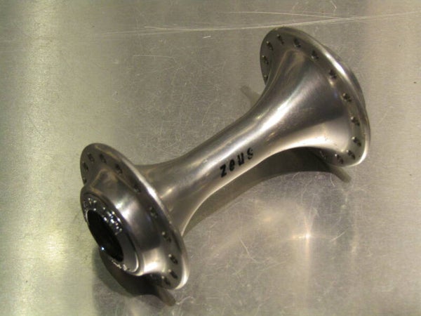ZEUS.....SUPER CRONOS Vintage 80's 32o Front hub shell NOS! BX30 4343 RK12