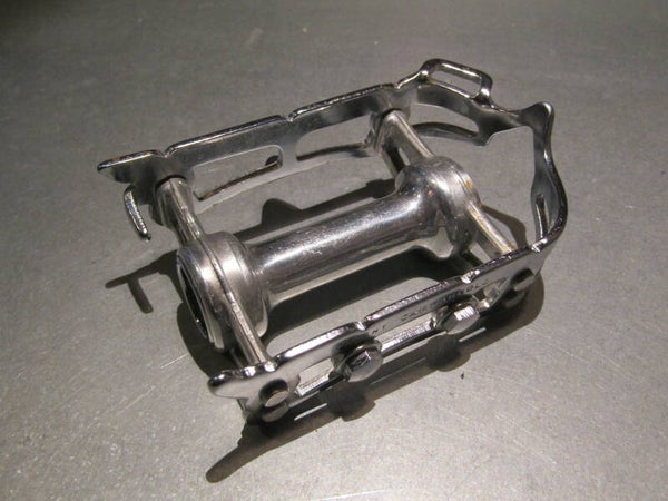 ..CAMPAGNOLO NUOVO RECORD (RECORD) Left side pedal body with Toe strap loop NOS! BXC00J8 - 2/23/19 BX02