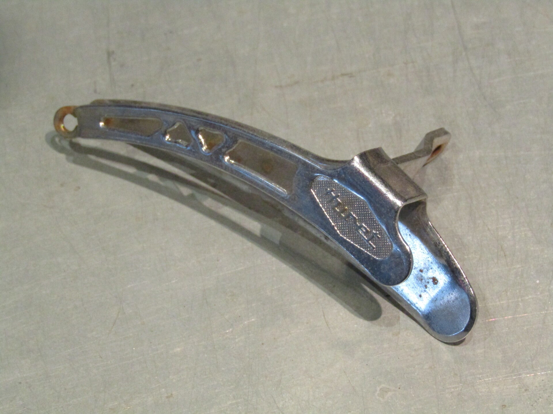 HURET ALVIT Type Vintage 70's Front Derailleur cage with some minor shelf wear sign of surface rust what you see is what you will get BXC00C29 6777 RK09 09/12/24