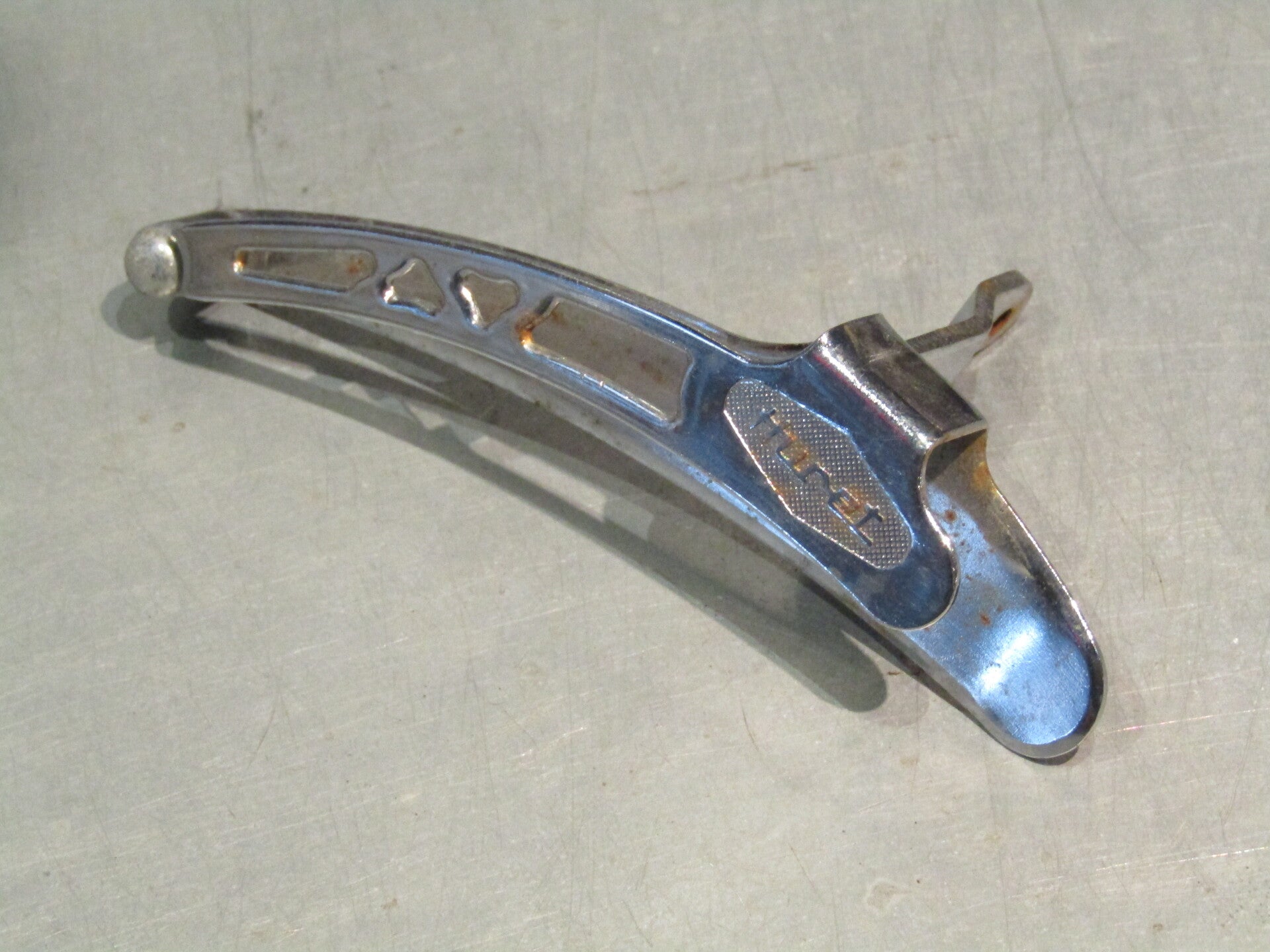 HURET ALVIT Type Vintage 70's Front Derailleur cage with some minor shelf wear sign of surface rust what you see is what you will get BXC00C32 6777 RK09 09/12/24