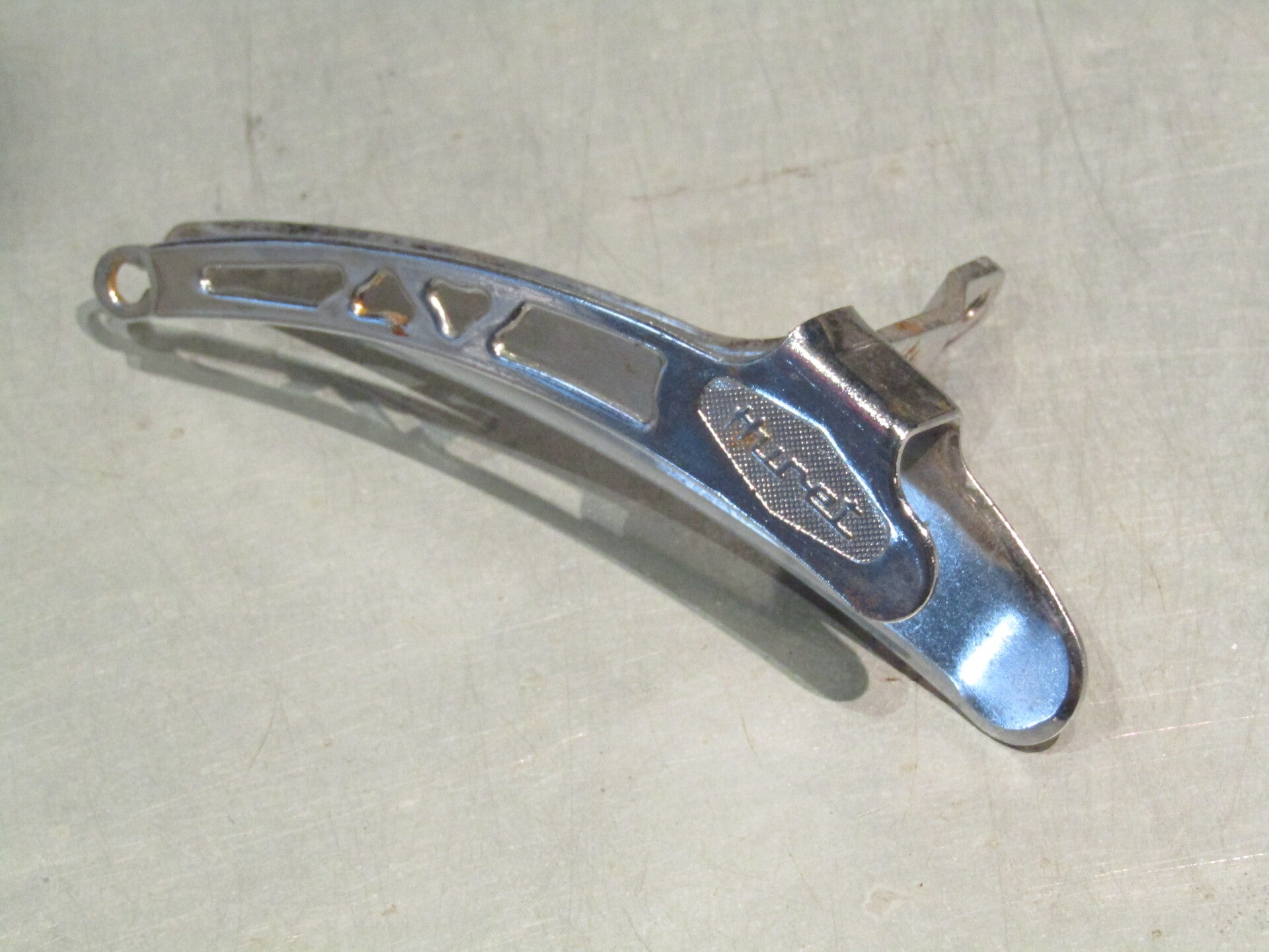 HURET ALVIT Type Vintage 70's Front Derailleur cage with some minor shelf wear sign of surface rust what you see is what you will get BXC00C33 6777 RK09 09/12/24