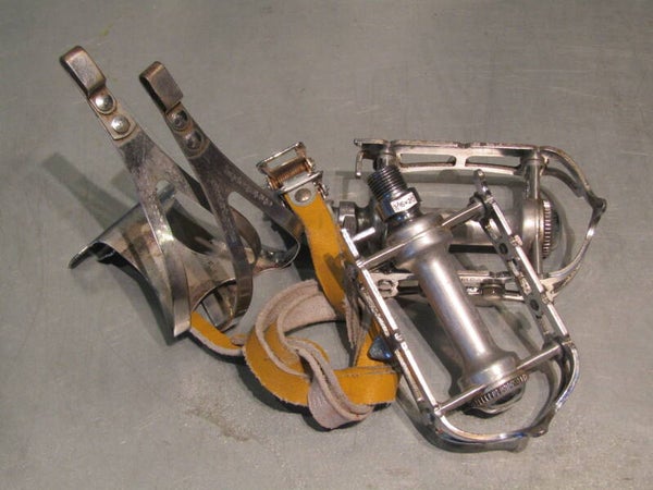 CAMPAGNOLO NUOVO RECORD Vintage 70's/80's 9/16 ROAD Pedal set with MEDIUM Toe Clips and Straps Condition will be very good BX22E 5554 RK01 4/24/23