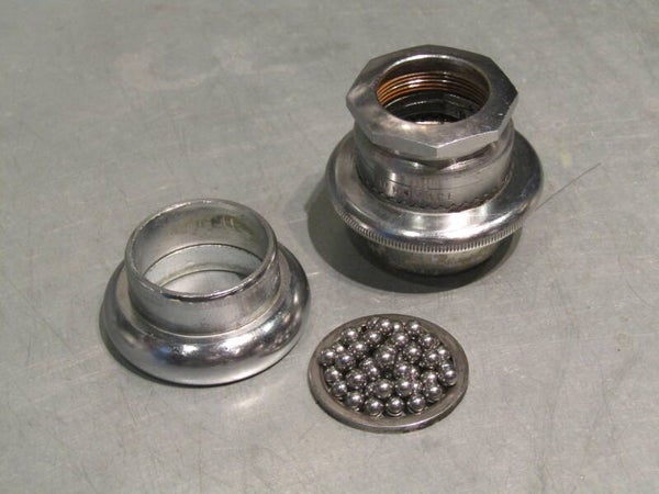 LIGHTRACE Chrome Steel Vintage 70's/80's French Thread Headset 2nd hand Chrome Finish will be in EXCELLENT Condition and will show and will be with no pitting of the bearing races BXC00H03 6060 9/16/23 RK02