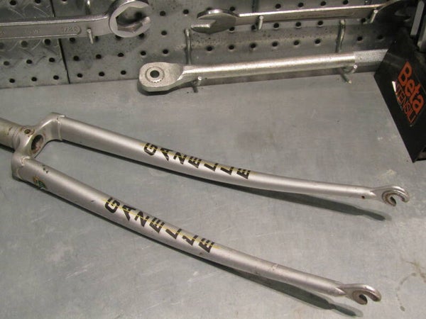 GAZELLE CHAMPION MONDIAL Vintage 80's REYNOLDS 531 Silver 700 fork with CAMPAGNOLO ends / Brake Mounting Will Be Via Recessed, STEER TUBE 180mm, Paint Will Not Be Perfect, Will Be A Great User 2nd hand FK 9991 10/27/23