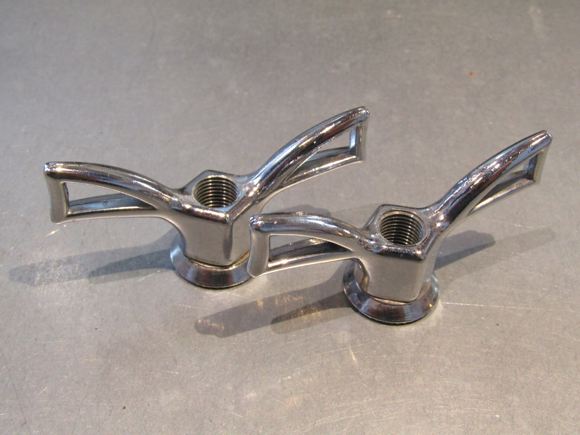 ..GRIP FAST TYPE 3/8 VINTAGE 70's Solid REAR axle Wing nuts with square levers NOS! BB27B 303 - 2/26/19 RK03