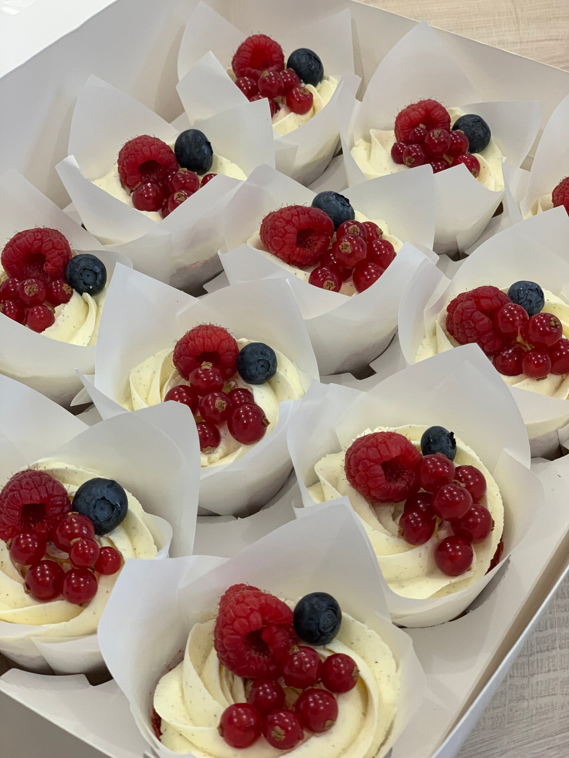 Vanille-Beeren Cupcakes